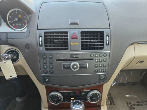 Used 2011 Mercedes-Benz C 300 4MATIC Sedan image 20