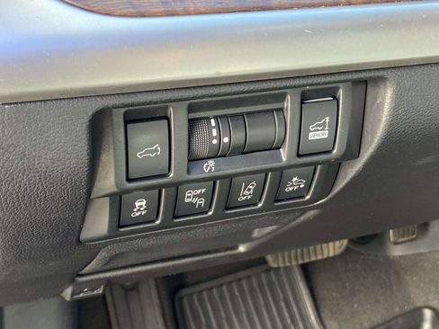 Used 2018 Subaru Outback 2.5i Limited image 11