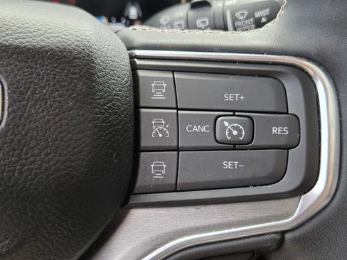 Used 2024 Jeep Wagoneer Series II AWD/4WD image 32