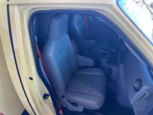 Used 2022 Ford E-450 and Econoline 450 Super Duty image 22