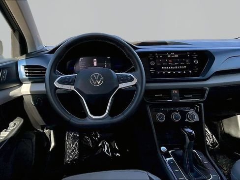 Used 2023 Volkswagen Taos SE w/ Panoramic Sunroof Package FWD image 8