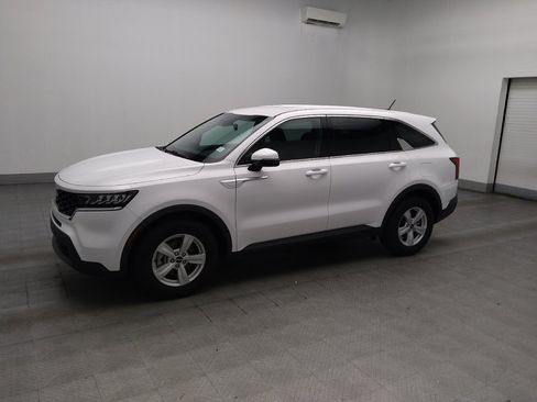 Used 2023 Kia Sorento LX FWD image 2