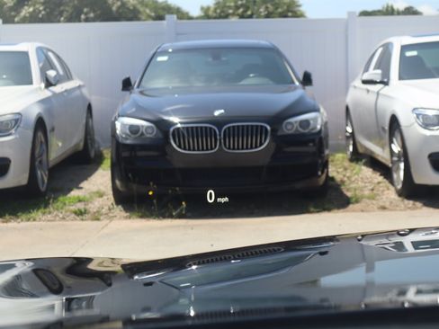 Used 2014 BMW 750Li xDrive AWD/4WD image 27