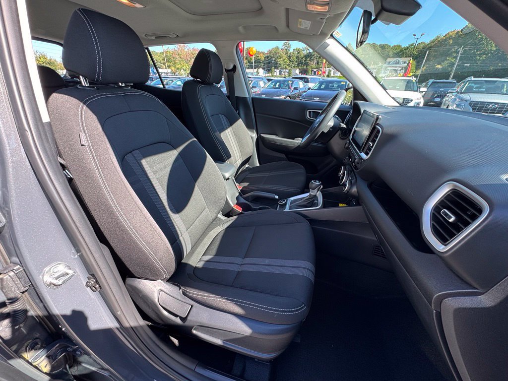 Used 2024 Hyundai Venue SEL FWD image 25