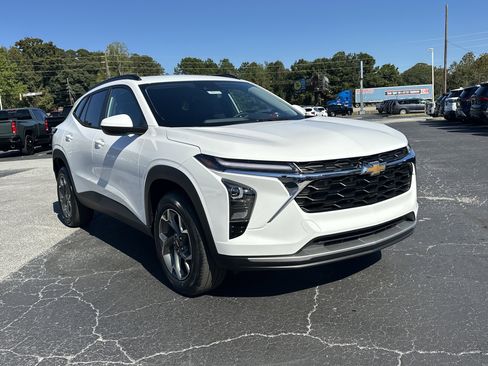 New 2026 Chevrolet Trax LT w/ Driver Confidence Package image 2