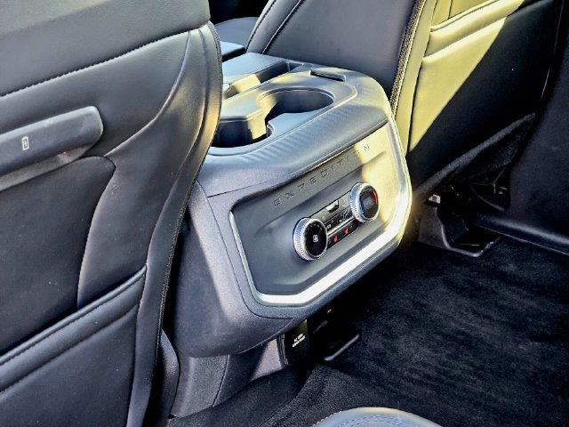 Used 2025 Ford Expedition Tremor AWD/4WD image 28