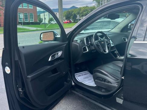 Used 2017 Chevrolet Equinox Premier w/ Enhanced Convenience Package AWD/4WD image 12