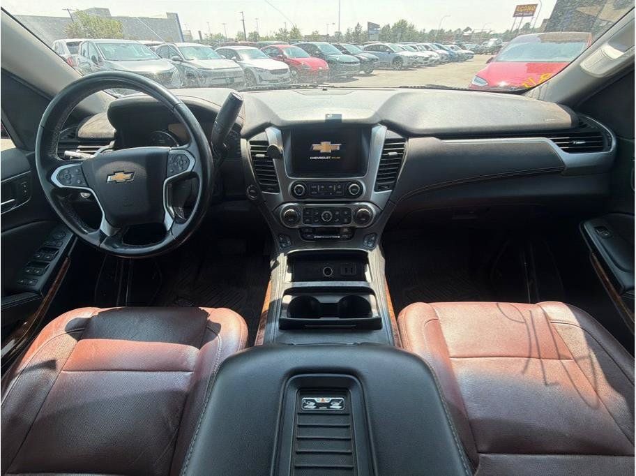 Used 2019 Chevrolet Suburban Premier w/ Premier Plus Edition AWD/4WD image 4