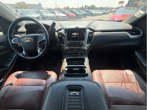 Used 2019 Chevrolet Suburban Premier w/ Premier Plus Edition AWD/4WD image 4