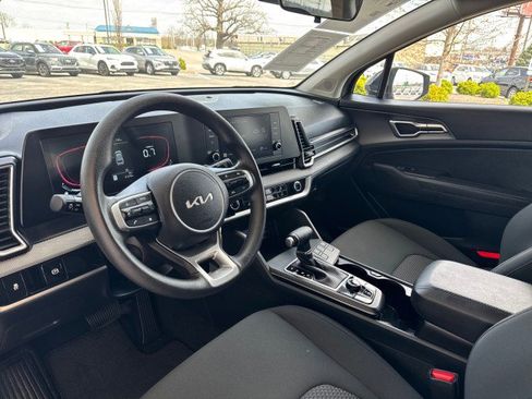 Used 2025 Kia Sportage LX image 11