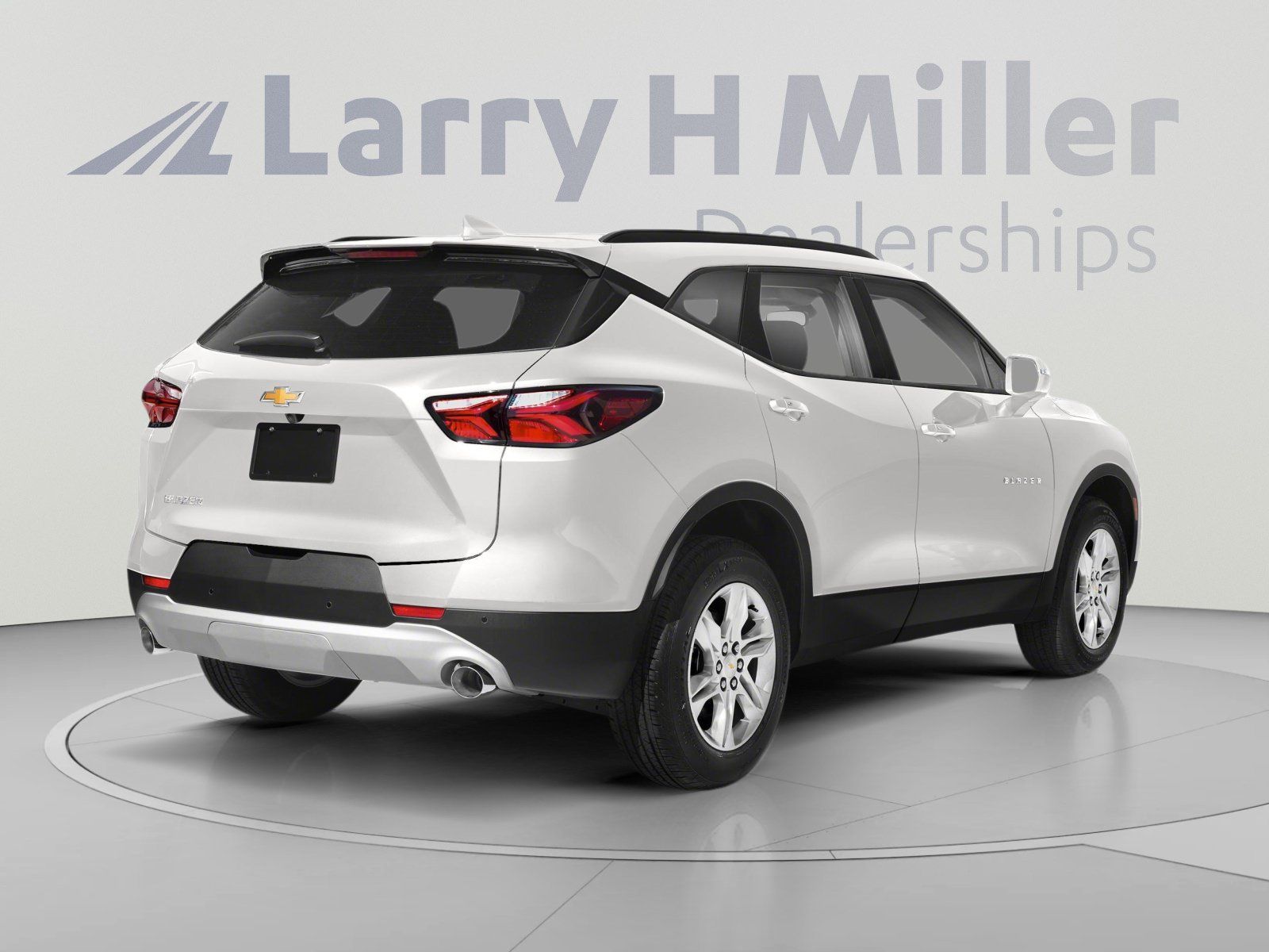 Used 2019 Chevrolet Blazer LT FWD image 2