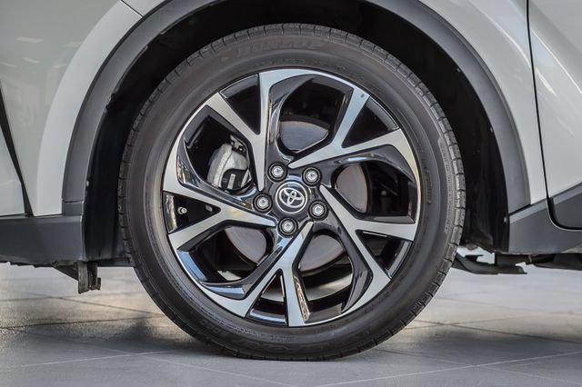 Used 2020 Toyota C-HR XLE FWD image 13
