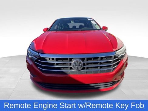Used 2021 Volkswagen Jetta SE w/ SE Cold Weather Package image 2