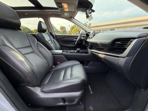 Used 2021 Nissan Rogue SL AWD/4WD image 17