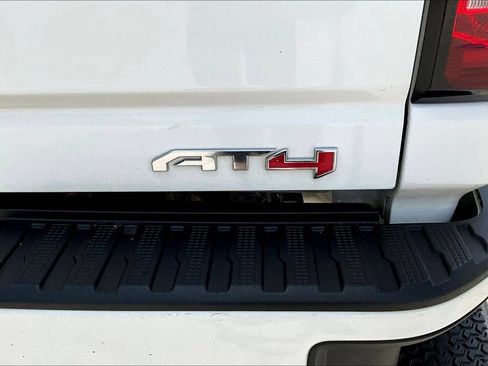 Used 2022 GMC Sierra 2500 AT4 w/ AT4 Preferred Package AWD/4WD image 23