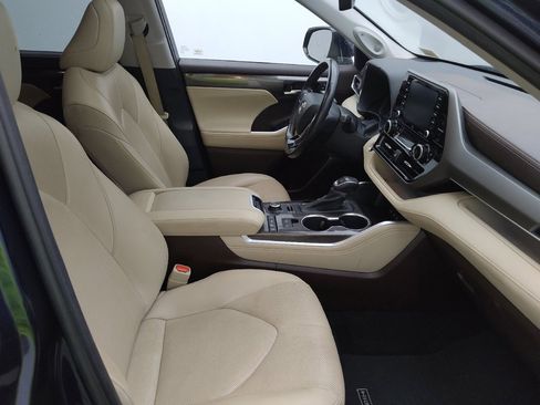 Used 2020 Toyota Highlander Limited image 21