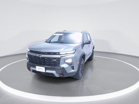 Used 2025 Chevrolet Traverse Z71 image 4