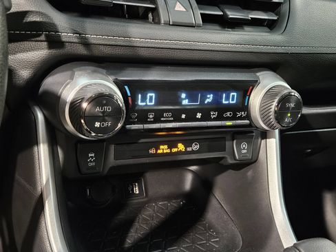 Used 2024 Toyota RAV4 XLE FWD image 31