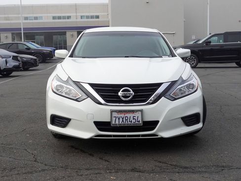 Used 2017 Nissan Altima 2.5 S w/ Power Driver Seat Package image 2