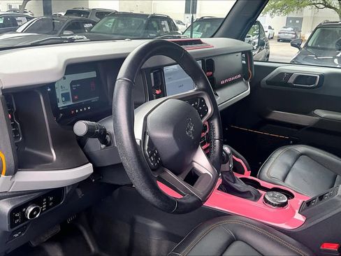 Used 2023 Ford Bronco Badlands image 18
