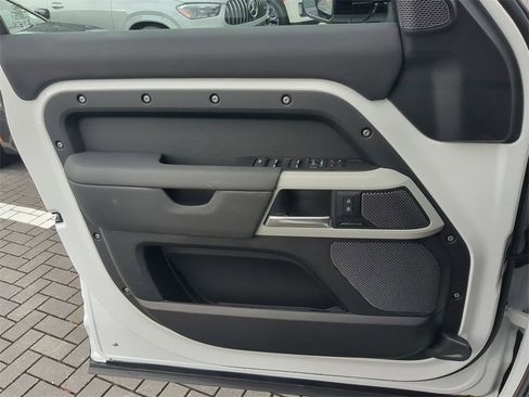 Used 2024 Land Rover Defender 110 S image 31