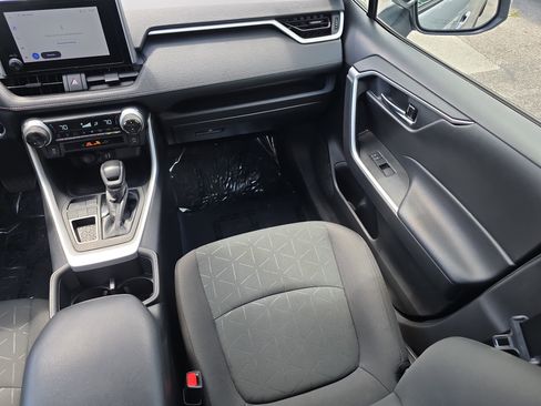Used 2024 Toyota RAV4 XLE FWD image 21