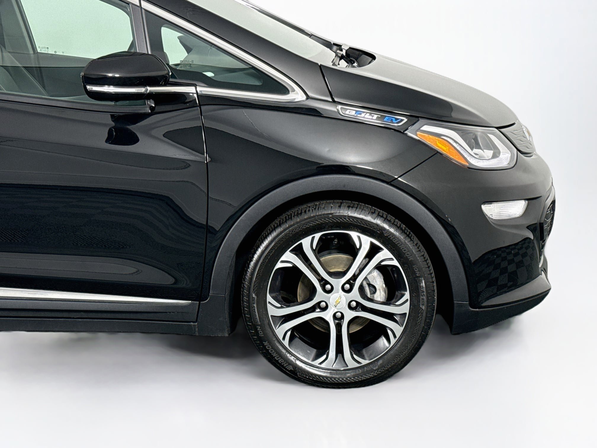 Used 2021 Chevrolet Bolt Premier w/ Infotainment Package FWD image 43