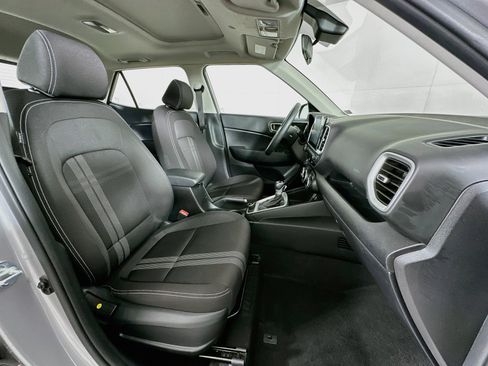 Used 2025 Hyundai Venue SEL FWD image 30