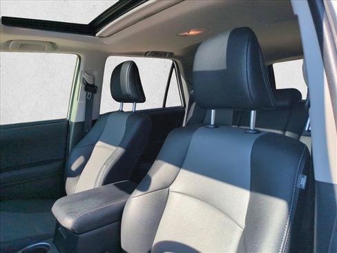 Used 2021 Toyota 4Runner SR5 Premium w/ Moonroof Package RWD image 17