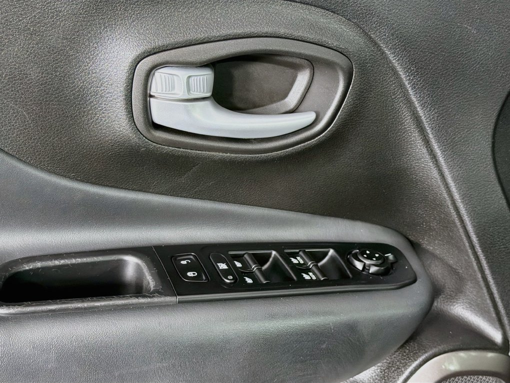 Used 2023 Jeep Renegade Latitude AWD/4WD image 22