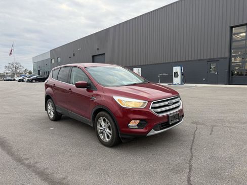 Used 2017 Ford Escape SE image 1