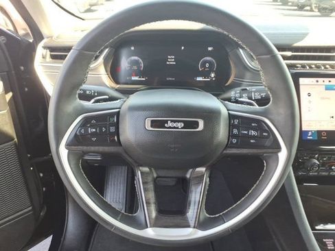 Used 2023 Jeep Grand Cherokee Limited AWD/4WD image 19