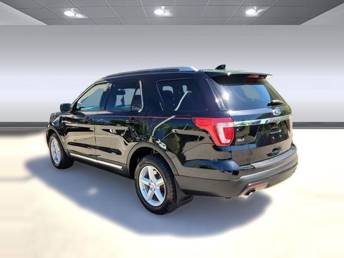 Used 2016 Ford Explorer XLT w/ Equipment Group 202A AWD/4WD image 3