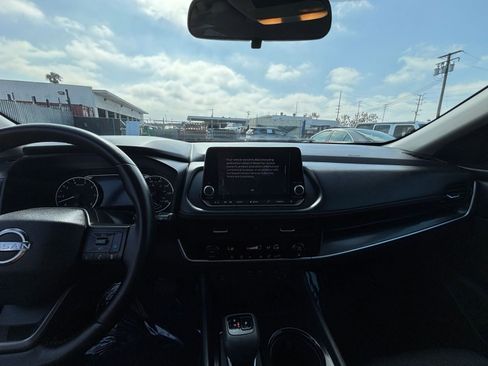 Used 2025 Nissan Rogue SV AWD/4WD image 17