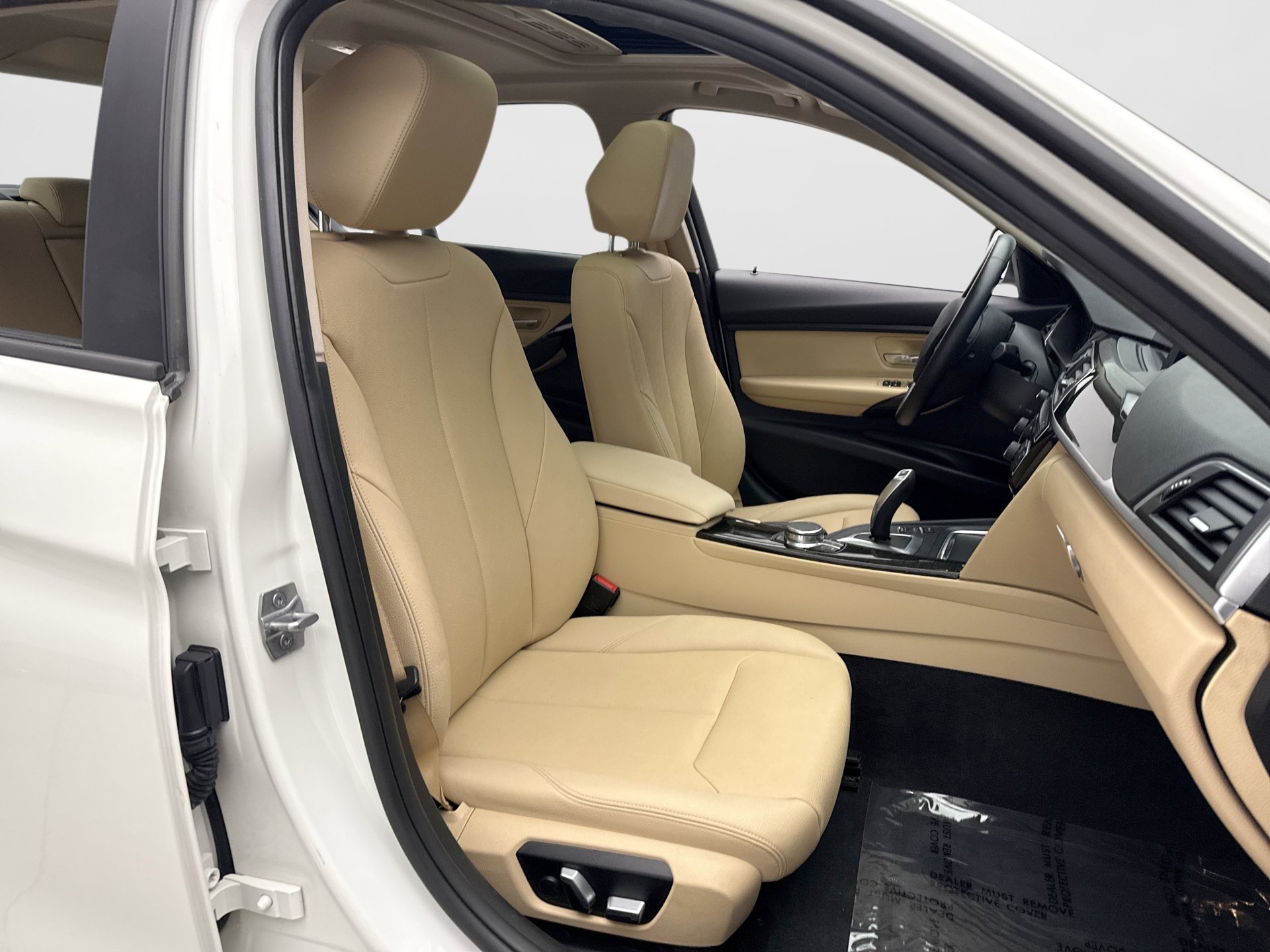 Used 2018 BMW 320i Sedan w/ Premium Package RWD image 17