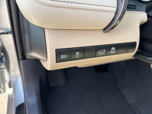 Used 2020 Toyota Camry LE image 27