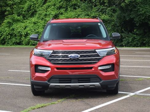 Used 2023 Ford Explorer XLT w/ Equipment Group 202A AWD/4WD image 21