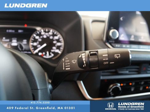 Used 2024 Nissan Rogue S AWD/4WD image 19