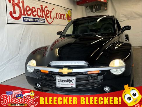 Used 2004 Chevrolet SSR w/ Preferred Equipment Group image 1
