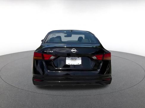 Used 2025 Nissan Altima 2.5 SV FWD image 12