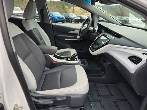 Used 2020 Chevrolet Bolt Premier w/ Infotainment Package image 29