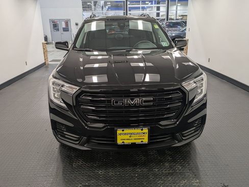 Used 2023 GMC Terrain SLE w/ Driver Convenience Package image 2