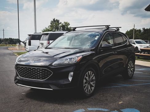 Used 2020 Ford Escape Titanium AWD/4WD image 6