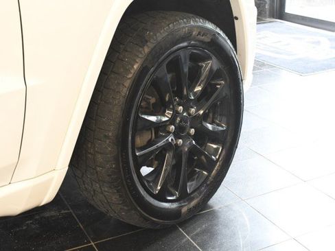 Used 2021 Jeep Grand Cherokee Laredo X AWD/4WD image 39