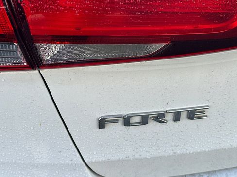 Used 2017 Kia Forte LX FWD image 6