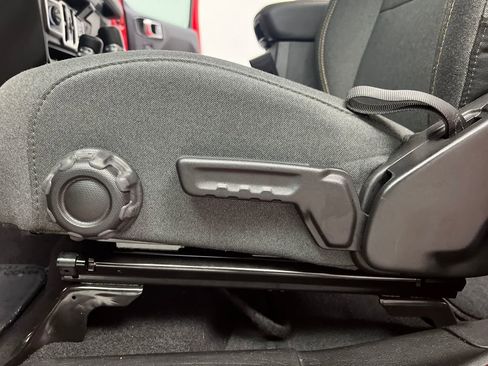 Used 2025 Jeep Wrangler Unlimited Sahara image 10