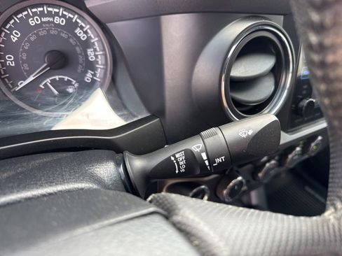 Used 2017 Toyota Tacoma TRD Off-Road AWD/4WD image 23