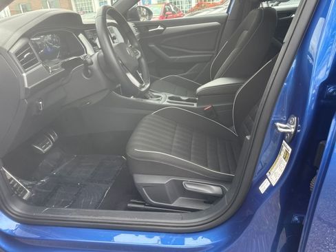 Used 2023 Volkswagen Jetta Sport image 4