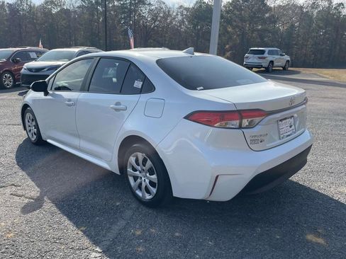 Used 2025 Toyota Corolla LE image 5