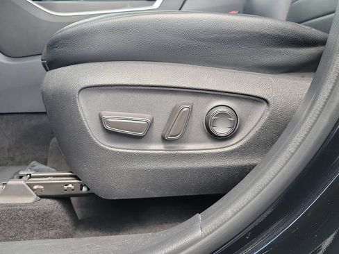 Used 2023 Toyota Highlander XLE FWD image 16